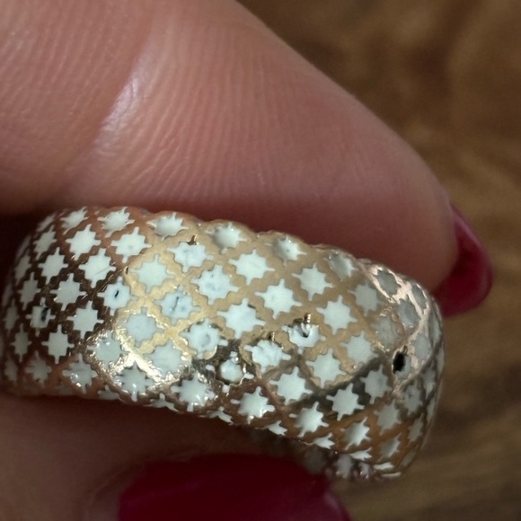 AUTHENTIC GUCCI DIAMANTISSIMA WHITE ENAMEL AND 18 KARAT YELLOW GOLD RING - Picture 12 of 15